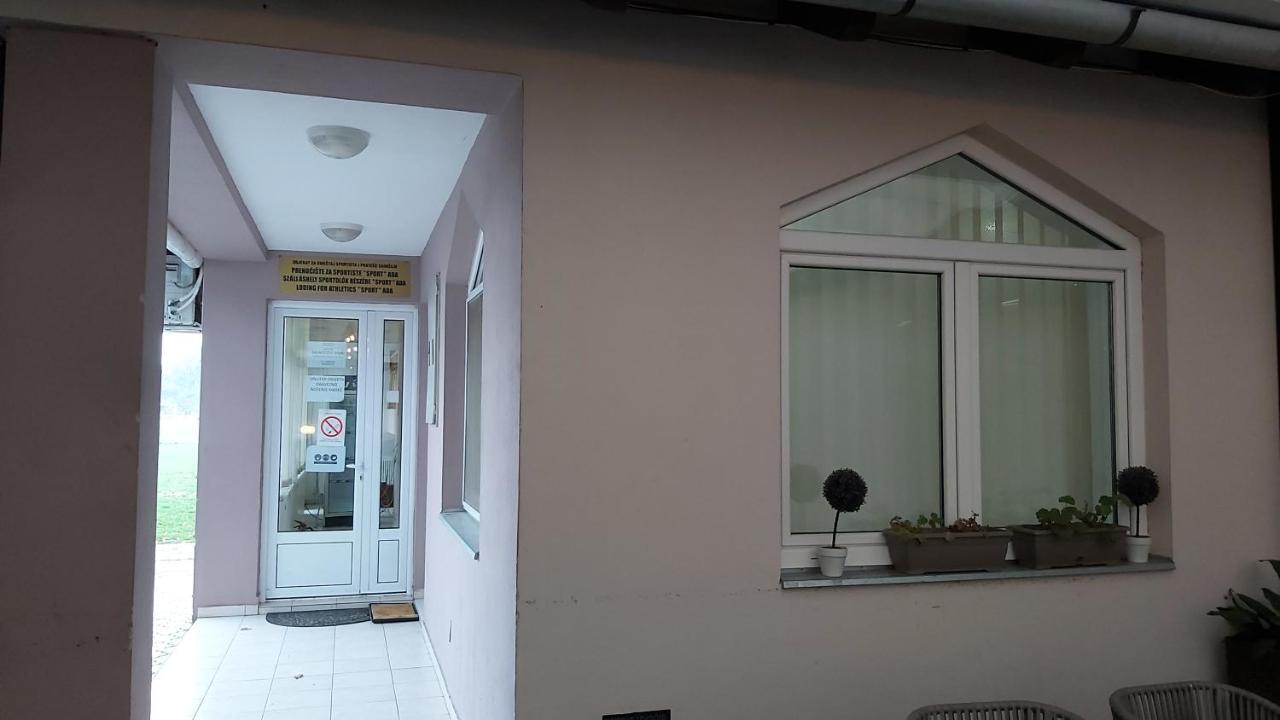 Adica Prenociste Sport Wellness Centar - Bazeni Hostel Ada Εξωτερικό φωτογραφία